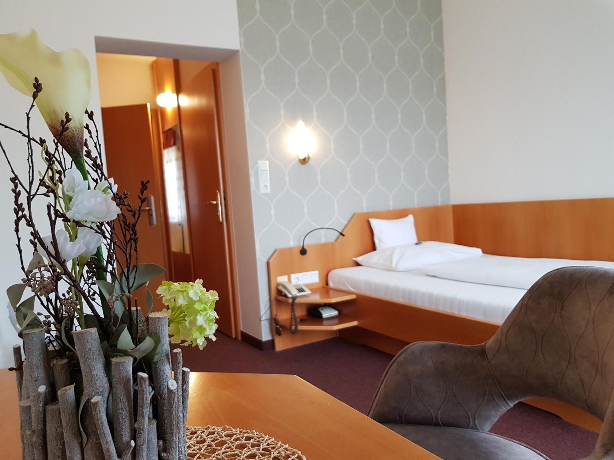 Hotel-Restaurant Teuschler-Mogg Bad Waltersdorf Inklusiv Genusscard Exteriör bild