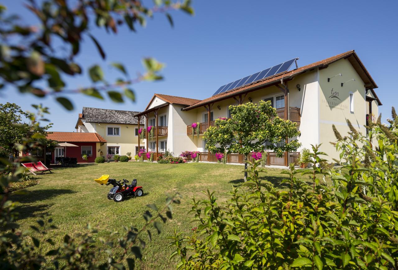 Hotel-Restaurant Teuschler-Mogg Bad Waltersdorf Inklusiv Genusscard Exteriör bild